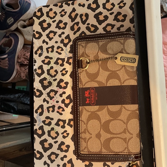 Coach Tan and Brown Signature Wallet 000511 - Picture 1 of 7